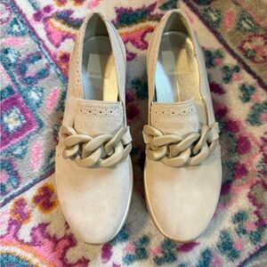 Dolce Vita Platform with Chain Detail